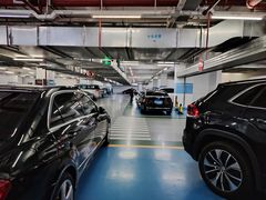 -新世界新丸中心-地下停车场