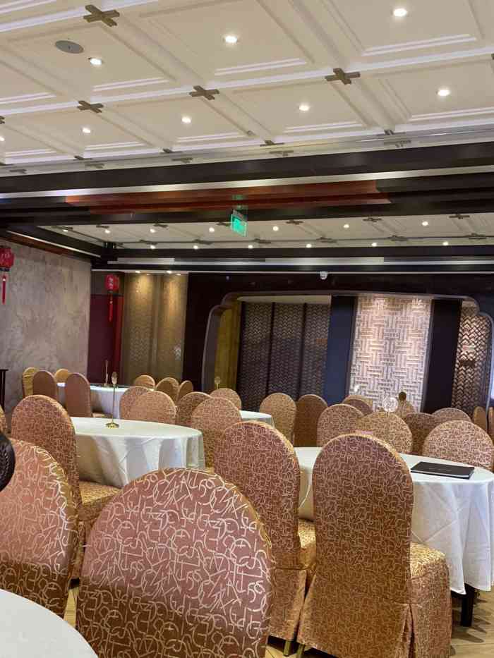 南京路的老字号很多:洪长兴,新雅粤菜馆,燕云楼,都在广西北路一带.