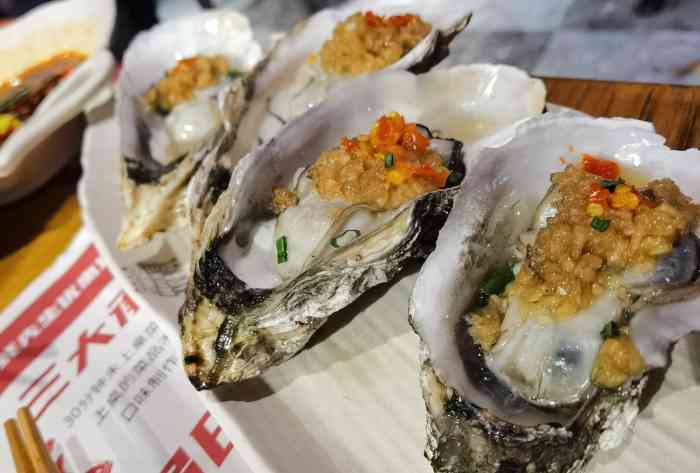 蚝蚝先生烧烤(上水径店)-"[薄荷]环境: 就是普通烧烤店的样子啦,.