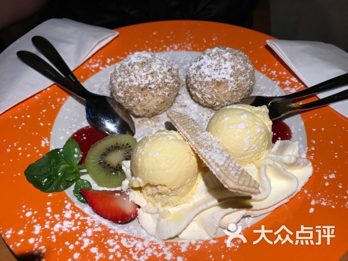 芝士饺子冰淇淋球