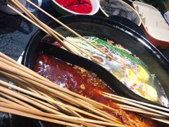 鸳鸯锅-两三事小郡肝串串香火锅(桂庙店)