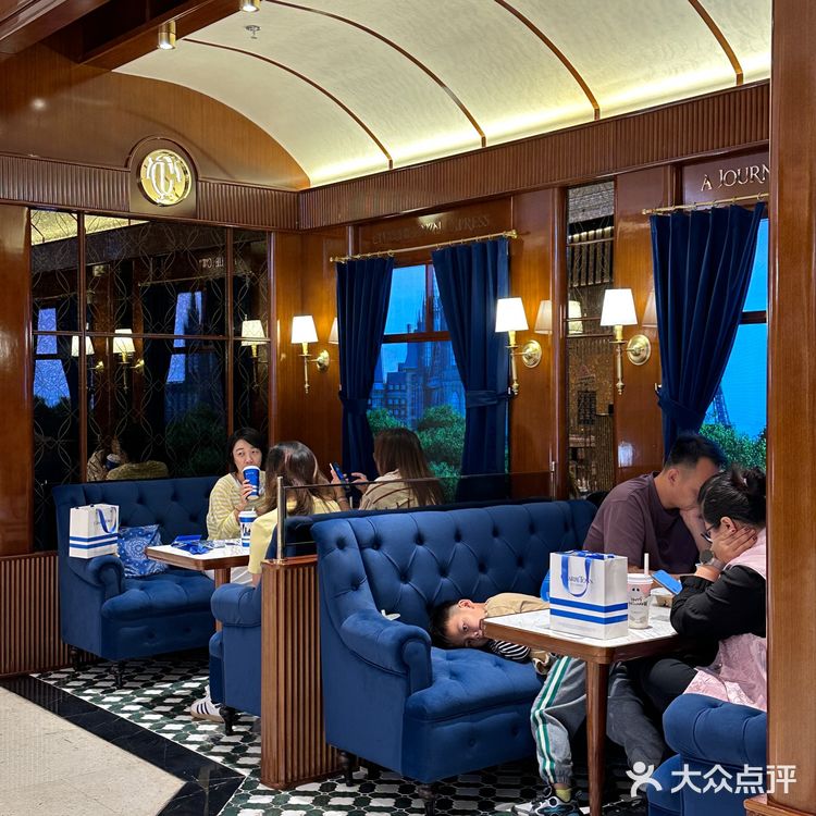 深圳湾红茶公司万圣节限定奶茶😄