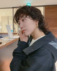 -变画·发型STUDIO