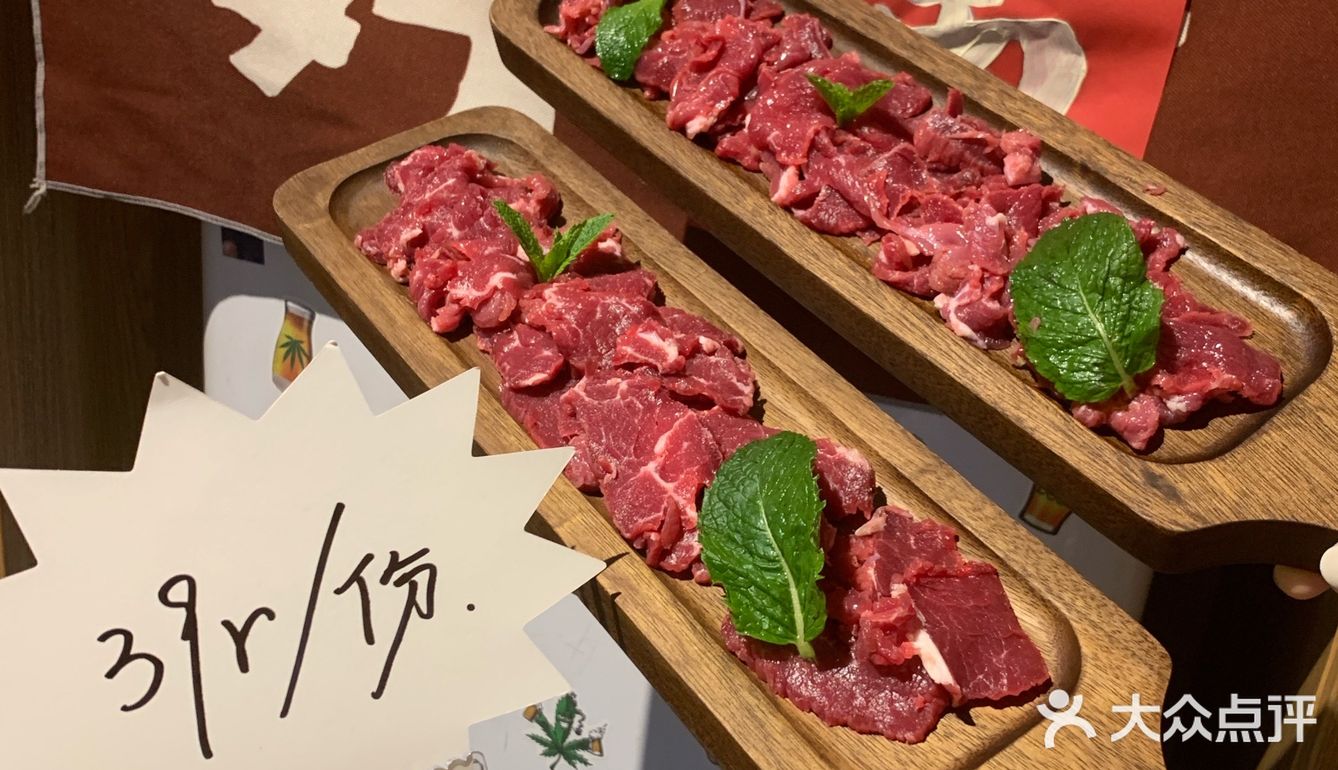 人生建议，都去吃滨江这家新开的贵州酸汤牛肉锅