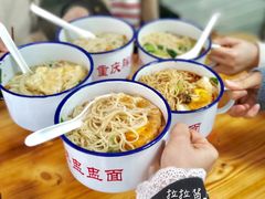 特色红烧排骨面-胖胖板凳面