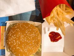 巨无霸经典中薯条套餐-麦当劳(新洲南路店)