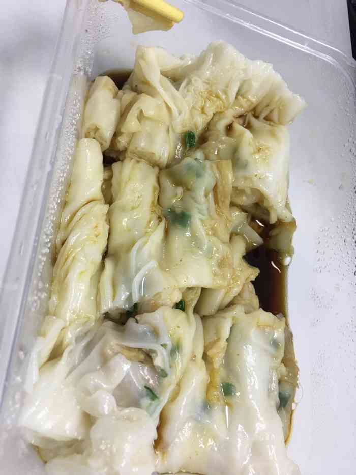 打分 叫的外卖 肠粉真的很软那种 喜欢 但是虾仁不新鲜  总体还可以吧