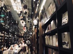 -钟书阁(松江泰晤士小镇店)