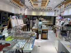-美式眼镜·授权蔡司.依视路.尼康.豪雅.明月(人民广场店)