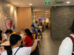 等位区-麦当劳(宝山大厦店)