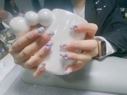 -蜜桃美甲美睫化妆
