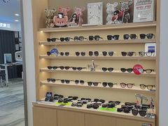 -三目眼镜·蔡司视觉合作店(青浦宝龙店)
