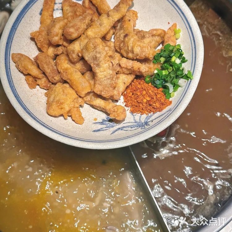 今天火锅吃撑了，超满足🍎🍊水果超新鲜！
