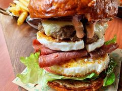 双蛋指椒牛肉汉堡-魏斯理汉堡(西安沣东吾悦店)