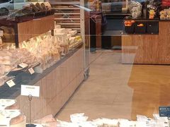 面包甜点陈列柜-皇冠幸福里动物奶油生日蛋糕(万达店)