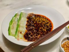 蒜泥白肉配乳瓜-初蓉丨遇见新川菜(亲贤街荣耀店)
