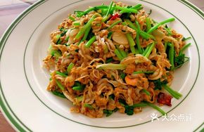 Stir-fried Scallop Skirts with Coriander
