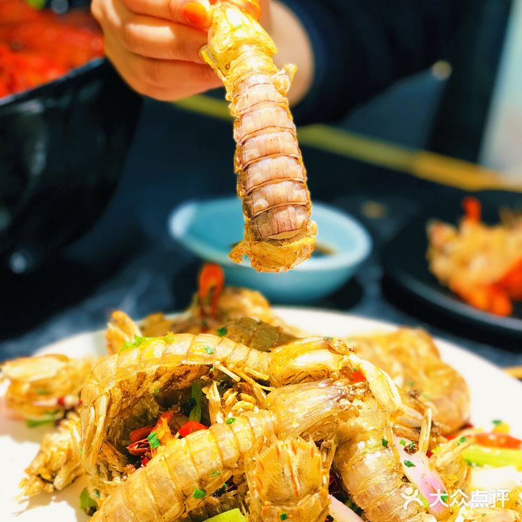 探店｜吃不停又乐不停的品虾汇小龙虾·烧烤