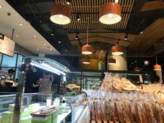 面包甜点陈列柜-Dough&Joe团憩(瑞虹天地月亮湾店)