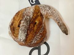 红酒无花果小面包-PAIN CHAUD 百丘(尚嘉中心店)