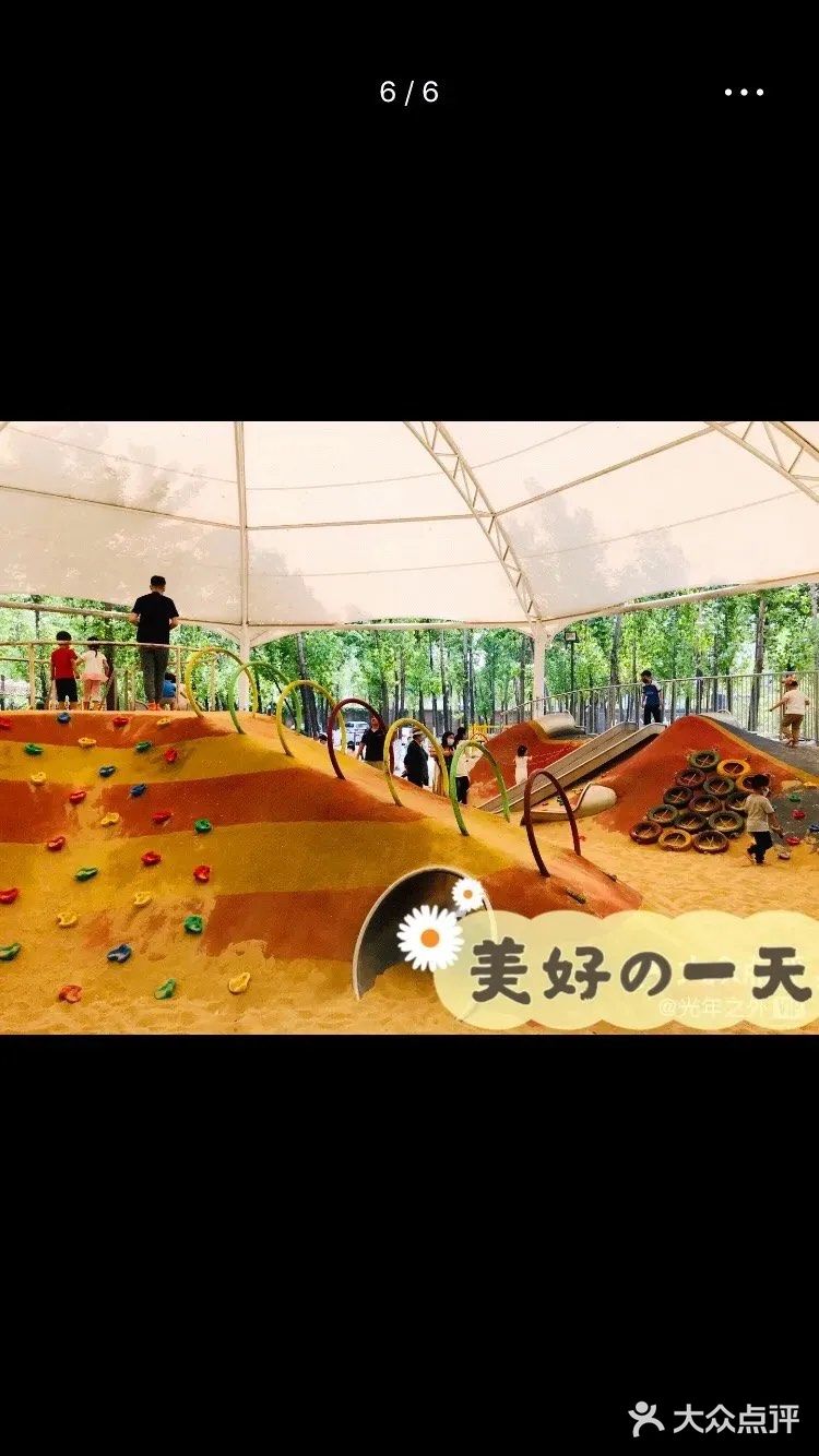 娃娃感受自然，放手奔跑的一天