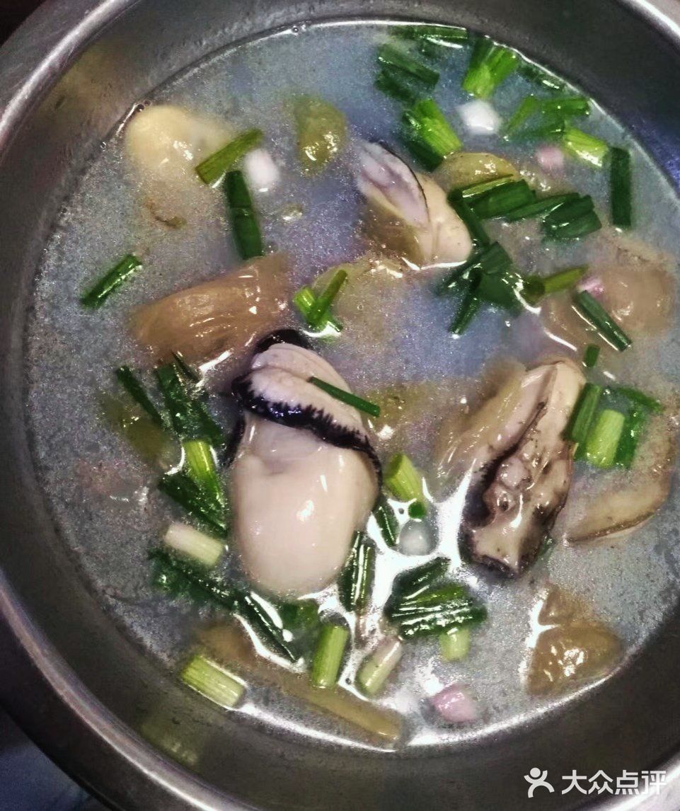 生蚝酸菜汤鲜中带咸酸异常鲜甜好吃