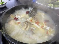 石锅野菌松茸鸡-南渝食府.墨脱石锅松茸鸡