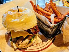 -BOURBON 玻本美式餐厅酒吧(虹桥新天地店)