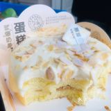 外层绵软,中间冰凉。「红丝绒蛋糕」