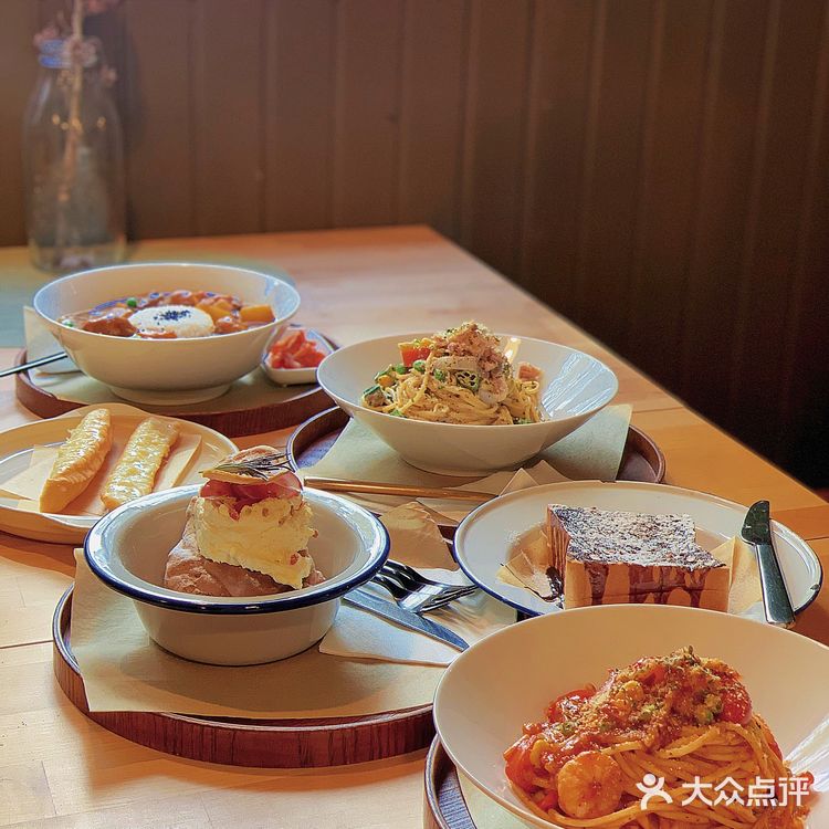 超难排队的的宝藏小店！日式复古简餐[面包]