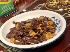 鸡血蘑炒肉片-草原明珠大酒店蒙餐