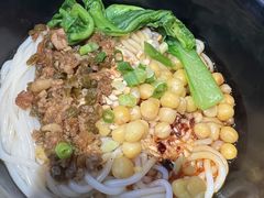 肉酱豌杂拌面-霸蛮湖南米粉(亦庄力宝华联店)
