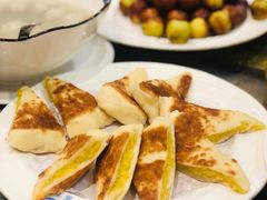 黄米烙-小船渔村•大连菜•大连焖鱼(明泽街店)