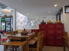 大堂-毛辣果·贵州红酸汤牛肉火锅(西单店)