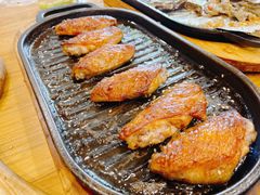 料理烤焦香翅中-老东镇啤酒屋海鲜加工·蒸汽海鲜·海鲜烧烤(台东店)