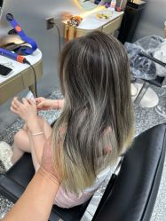 -Tloml salon