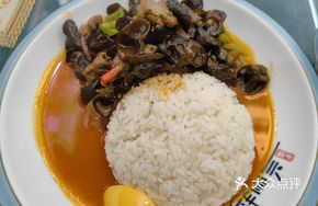 Black Mushroom Stir-Fried Beef Rice Bowl