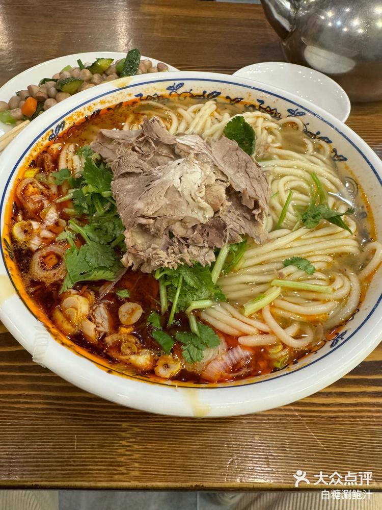看着点评来的,大姨一个劲给加凉菜,面量也大,河南人民上大分「合罗面