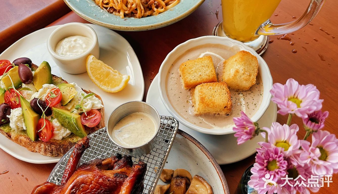 福州这家日餐&夜酒的美式餐吧 烤乳鸽好吃炸了!