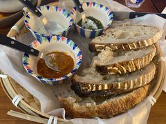 三种酱配酸面包-Mesa Madre梅萨妈妈·Bintana(国贸店)