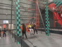 -极限PLAY运动娱乐新世界·团建派对潮玩休闲馆·室内蹦极高空游乐园