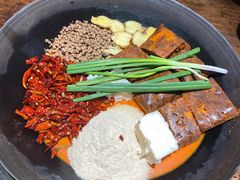 -四小区火锅·巷子里的重庆火锅(花照壁店)