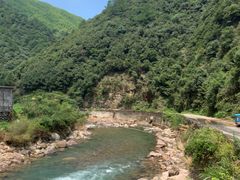 -安吉龙王山峡谷漂流