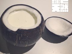 -志龙皇冠吃货椰子铺