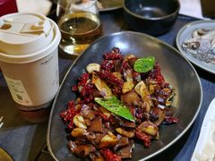 皱皮椒炒黑牛肝菌-Ameigo梅果·云贵川bistro(长宁来福士店)