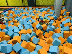 -蹦贝运动中心·蹦床·攀岩·闯关(龙岗店)