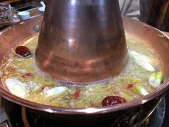 -果松木炭酸菜铜火锅·外婆参鸡汤