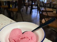 草莓冰淇淋-BOLLO意大利餐厅(龙山万物工场店)