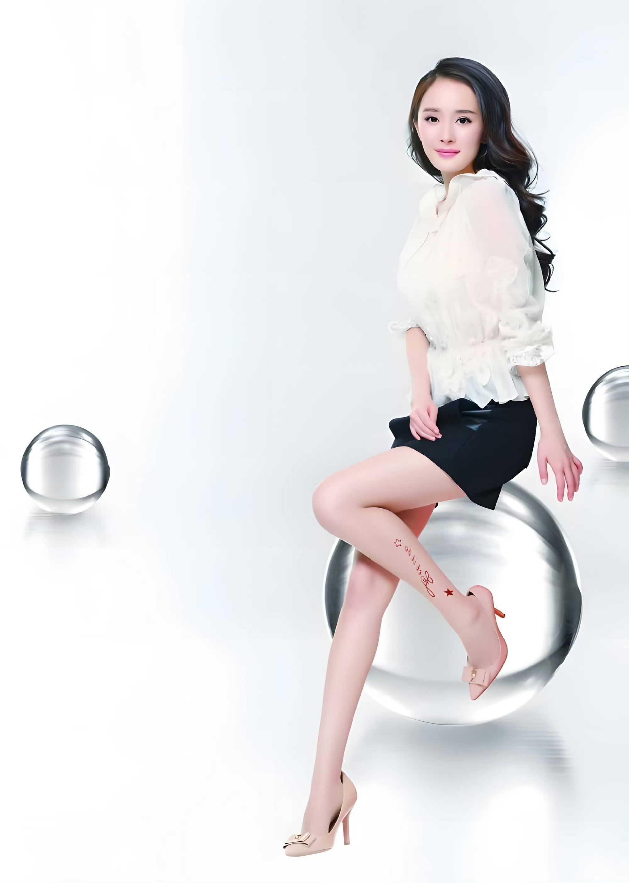 杨幂早期丝袜代言修复版!