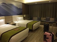 -西安大雁塔科技大学地铁站亚朵酒店